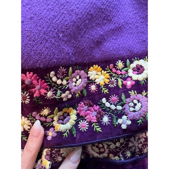 1970s Vintage Maxi Skirt Purple w Embroidered Details Boho Artsy Size Small JL - Picture 3 of 13